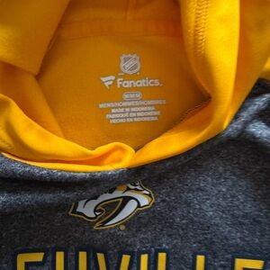 Preds hoodie M